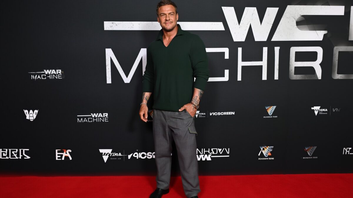 Starul din Reacher, Alan Ritchson, și-a lovit vecinul de 4 ori în fața copiilor