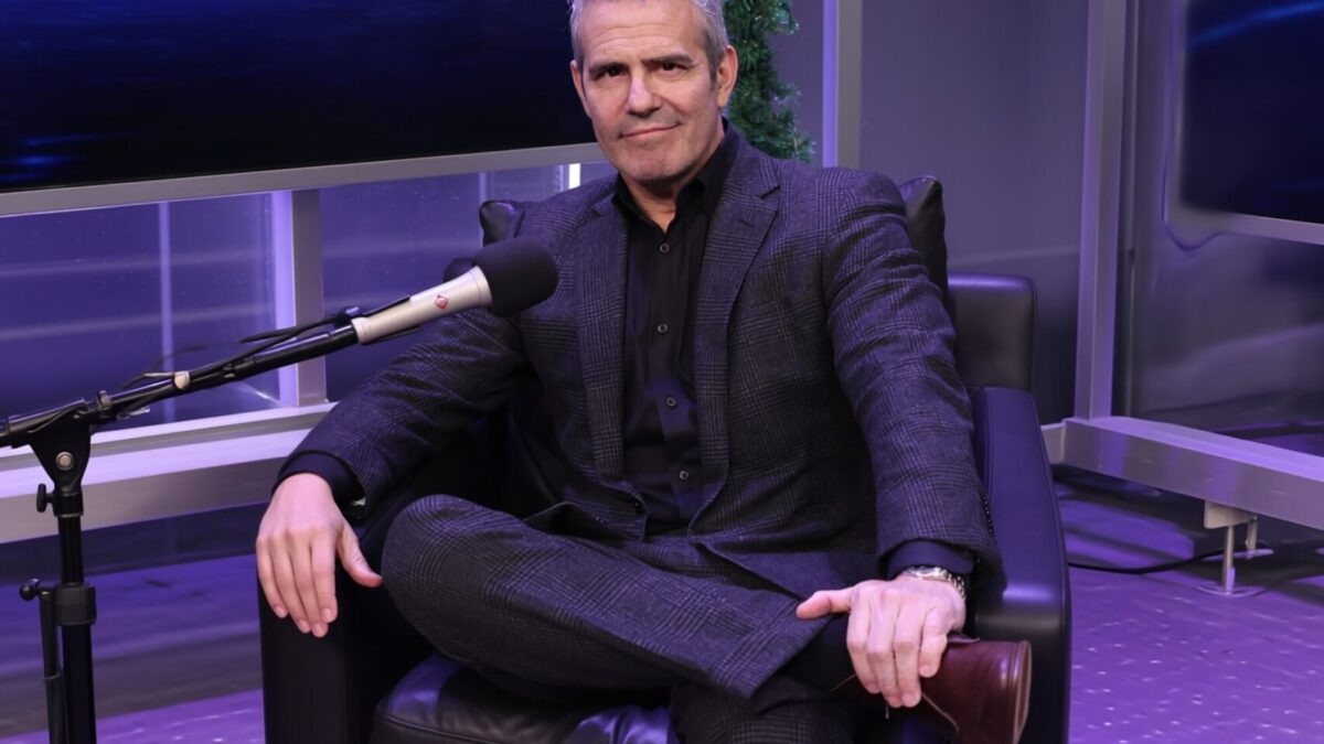 Andy Cohen îi dă replica lui Sarah Michelle Gellar după ce a numit RHOBH plictisitor