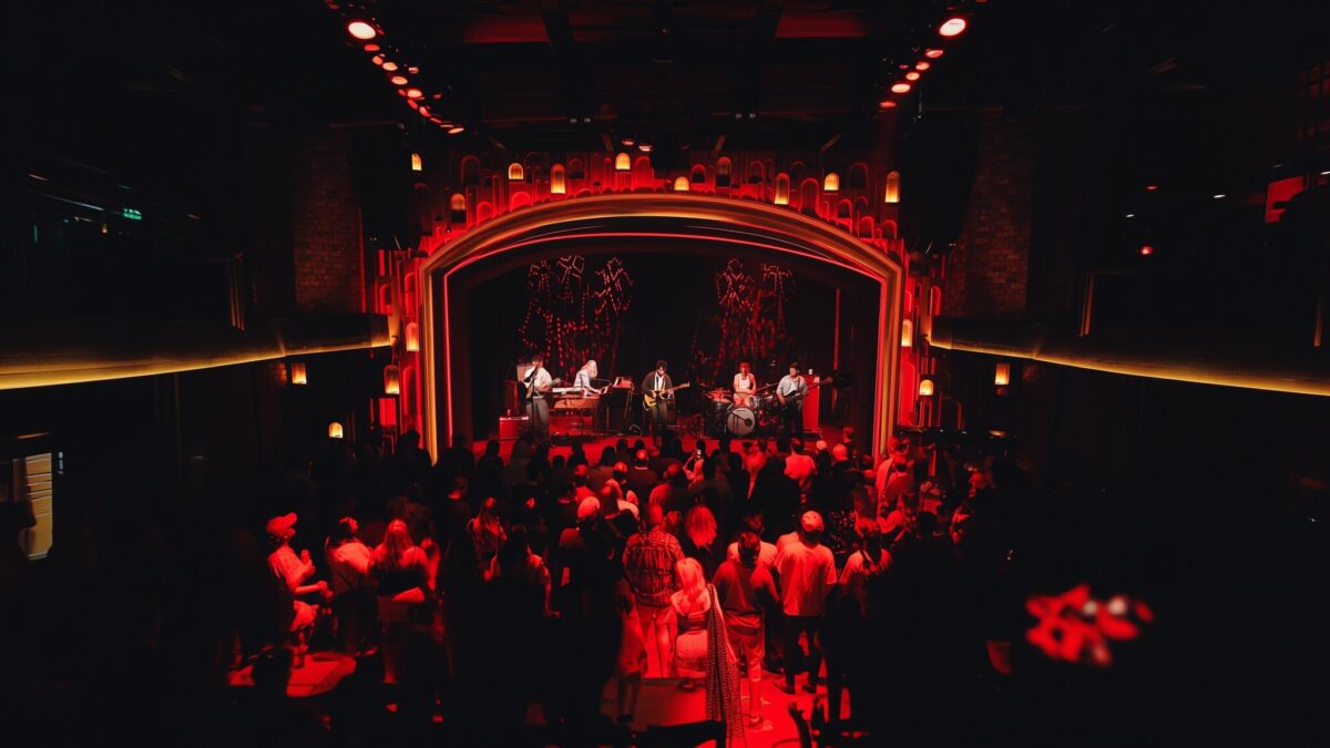 Ben Lovett de la Mumford and Sons deschide un club de 750 de locuri în L.A.