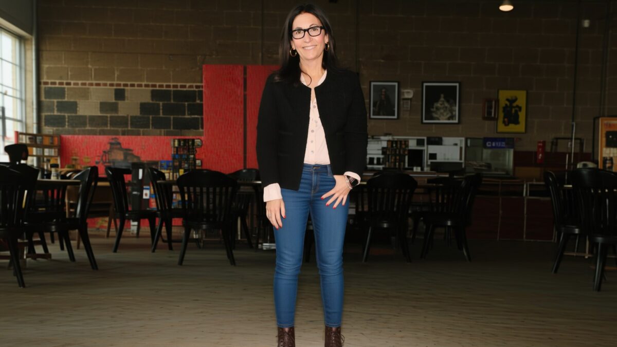 Bobbi Brown lansează un gloss mai bun în 9 nuanțe pe care oricine le poate purta