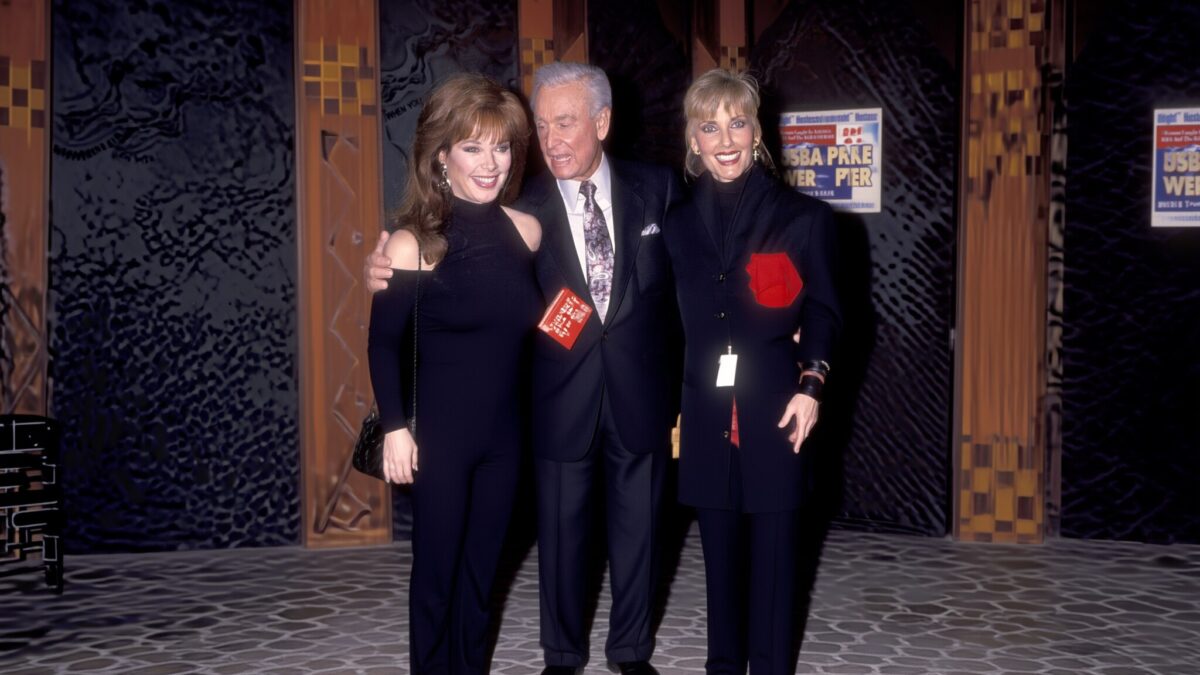 Fostul model Holly Halstrom il desfiinteaza pe Bob Barker la 73 de ani