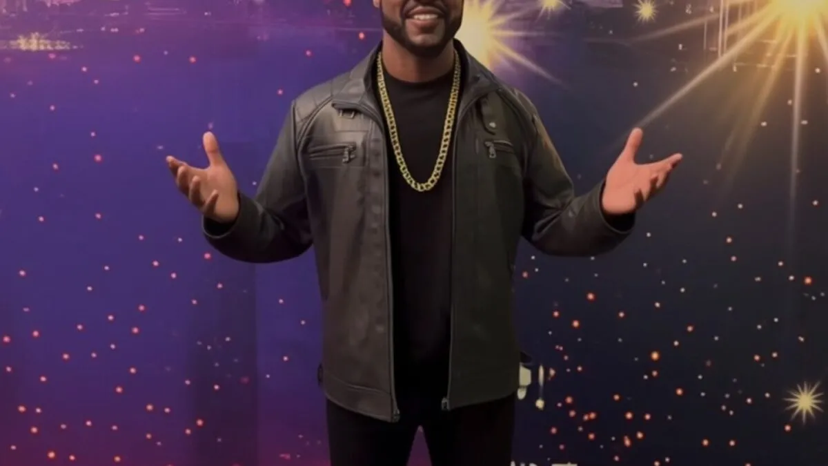 Kevin Hart își face praf statuia de ceară Cine naiba e ăsta
