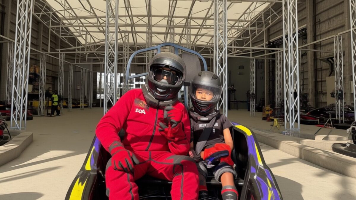 Kim Kardashian, 45 de ani, se da in spectacol la Tokyo in costum de pilot F1