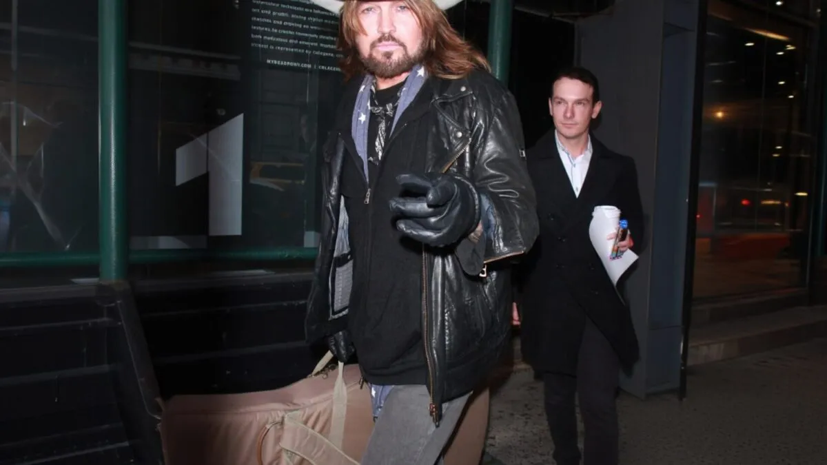 Absența lui Billy Ray Cyrus de la premiera Hannah Montana de 20 de ani