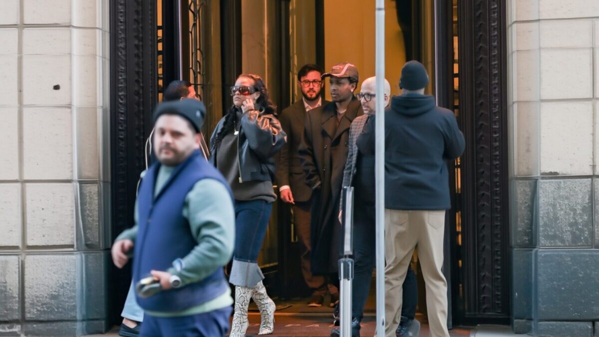 Rihanna și A$AP Rocky, păziți non-stop după ce o femeie de 35 de ani a tras în casa lor