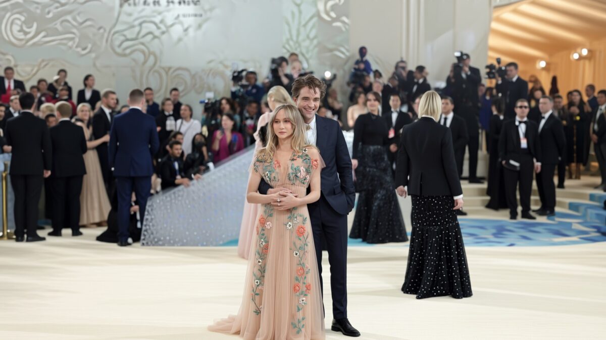 Robert Pattinson a confirmat nunta secretă cu Suki Waterhouse printr-o replică