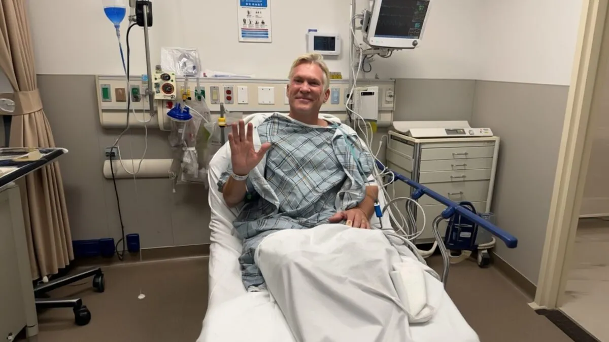 Prezentatorul TV Sam Champion, operat de urgență pe cord la 64 de ani