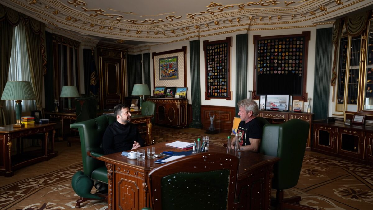 Sean Penn a câștigat al 3-lea Oscar dar a primit un premiu forjat dintr-un tren bombardat