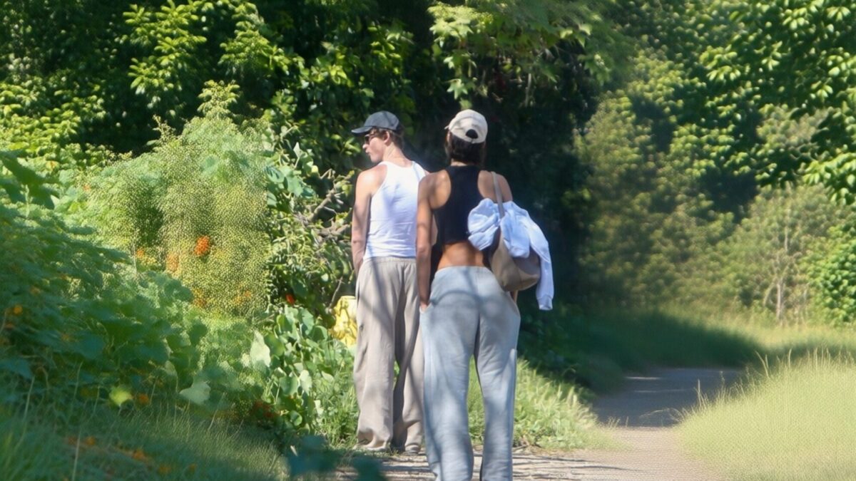 Shawn Mendes, 27 de ani, prins urinând în public. Iubita i-a ținut de șase