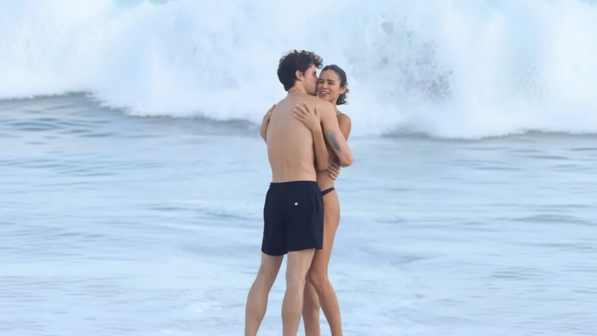 Shawn Mendes și iubita sa Bruna Marquezine surprinși în ipostaze fierbinți în Brazilia