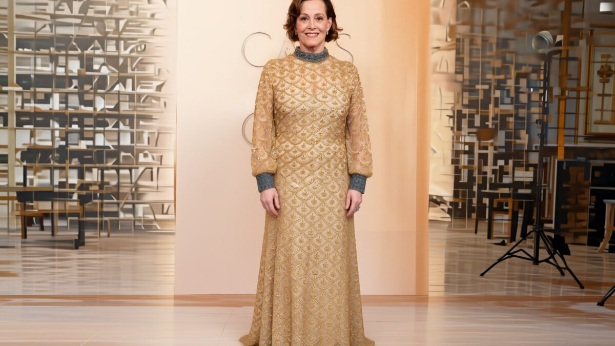 Sigourney Weaver a folosit un ser de 155 de dolari pentru look-ul radiant de la Oscar