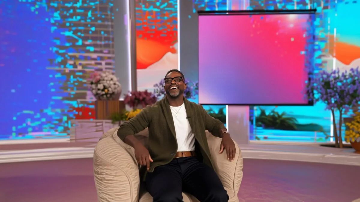 Sterling K. Brown a recunoscut ce face singur în pat înainte de culcare