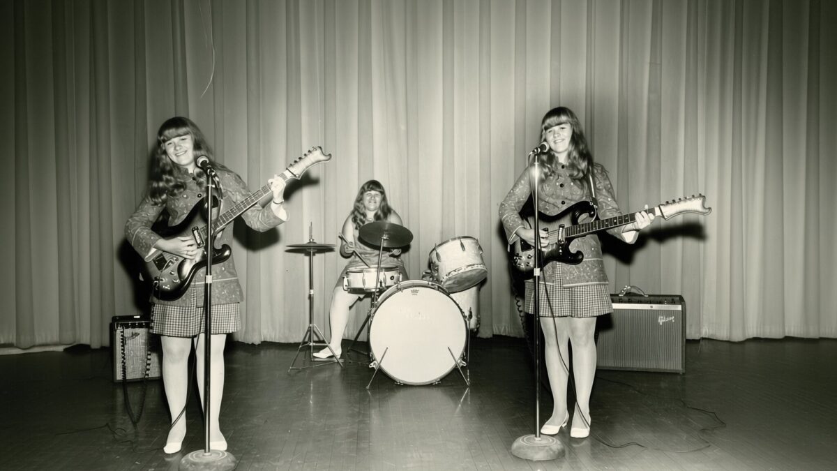 Un album cu 900 de copii dispărute costă acum 7.800 dolari povestea The Shaggs