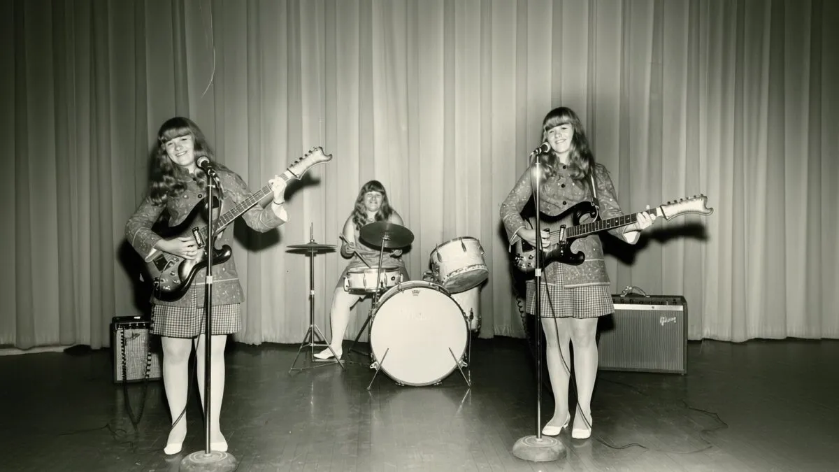 Un album cu 900 de copii dispărute costă acum 7.800 dolari povestea The Shaggs