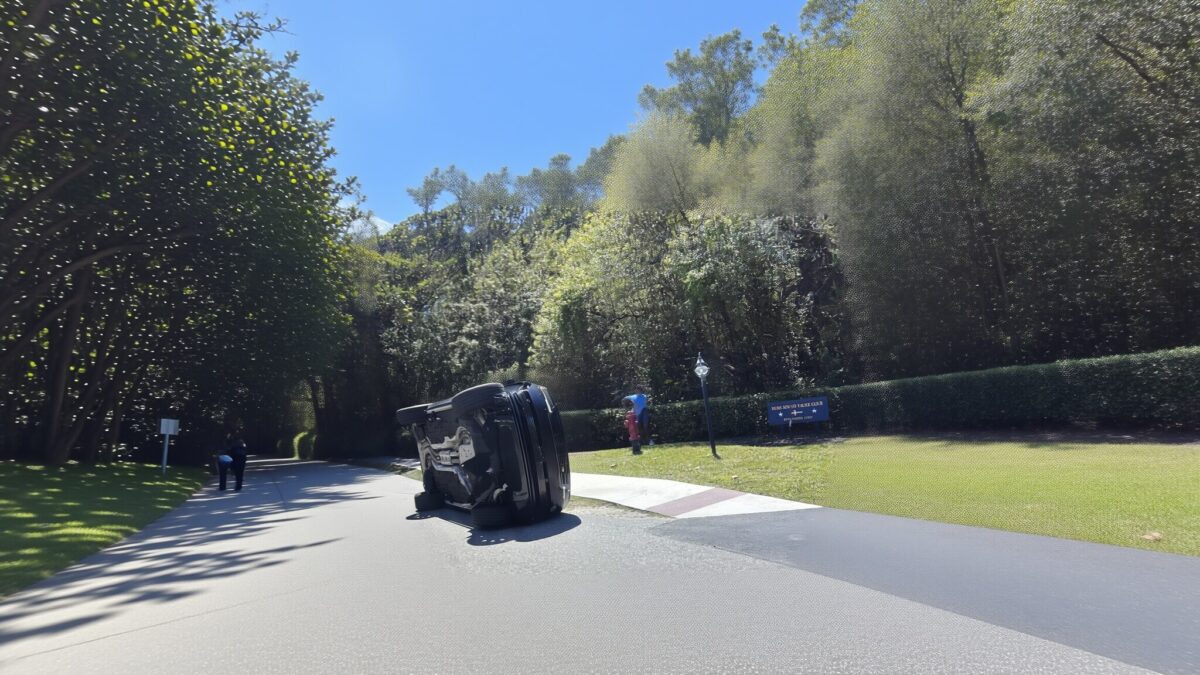 Tiger Woods arestat pentru DUI dupa ce si-a rasturnat masina Land Rover