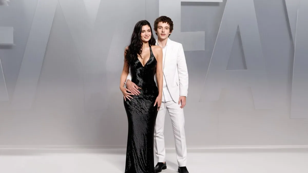 Timothée Chalamet și Kylie Jenner, săruturi pe covorul roșu după ce a pierdut Oscarul 2026