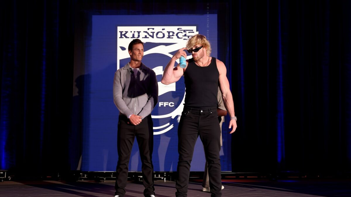 Tom Brady si Logan Paul la un pas de bataie s-au amenintat in fata starurilor NFL