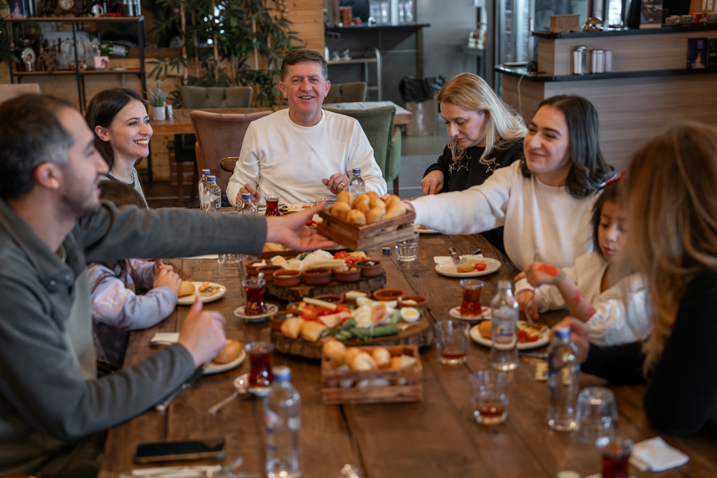 Masa de duminică și de sărbători în familie, o tradiție la care ar fi bine să NU renunțăm!