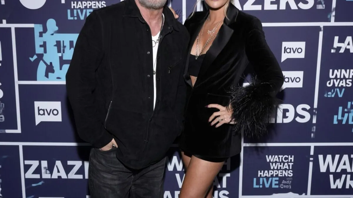 Moment emoționant la iHeartRadio 2026 Teddi Mellencamp îi dă tatălui său premiul Icon