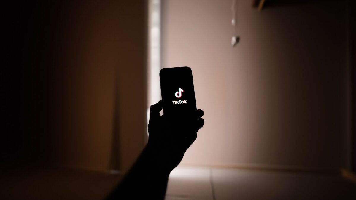 Scandal la TikTok – un senator cere socoteală pentru o taxă de 10 miliarde de dolari