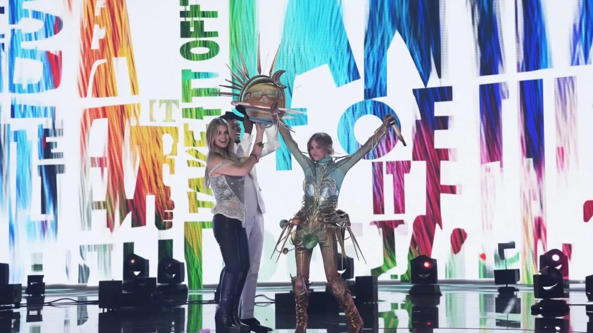 Ashlee Simpson a câștigat Sezonul 14 The Masked Singer sub masca Galaxy Girl