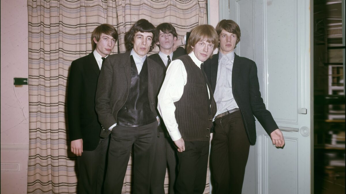 Basistul Rolling Stones s-a iubit cu o fată de 13 ani când el avea 48