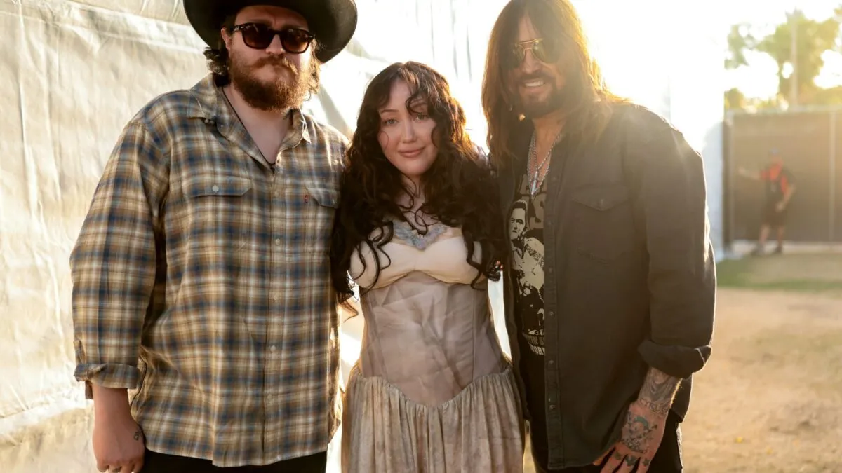 Billy Ray Cyrus, 64 de ani, moment special pe scenă alături de Noah și Braison