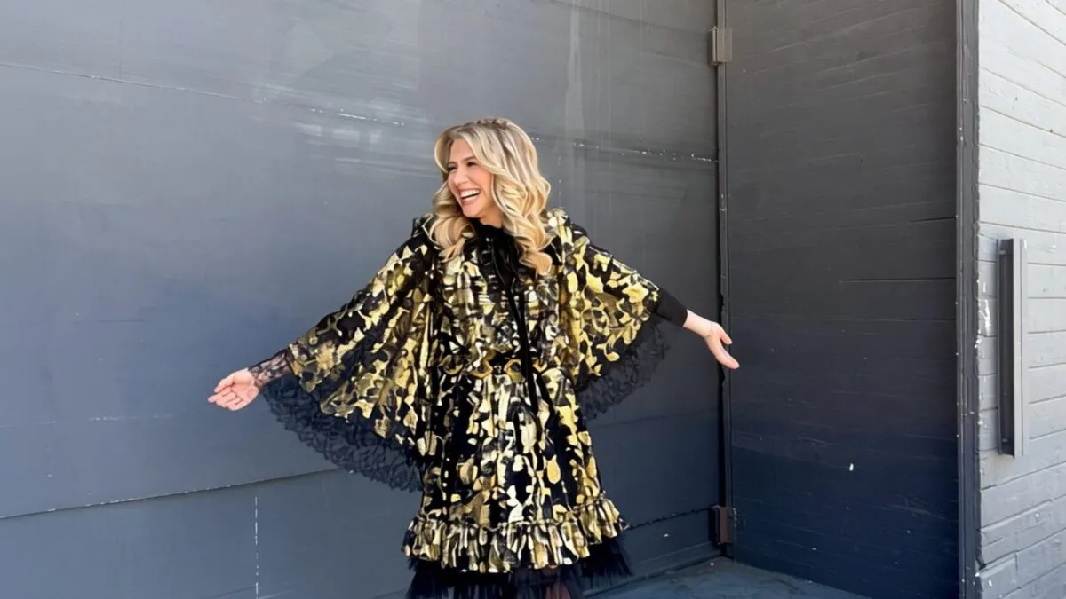 Carrie Underwood o premiaza pe o concurenta din Top 11 American Idol cu bijuterii Tiffany