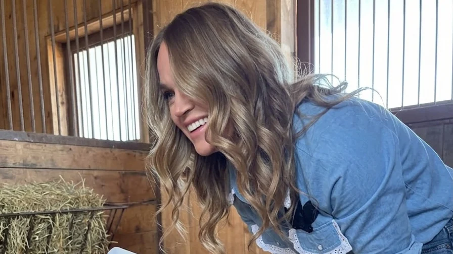 Carrie Underwood rupe tacerea despre viata la ferma. Sunt acoperita de balega