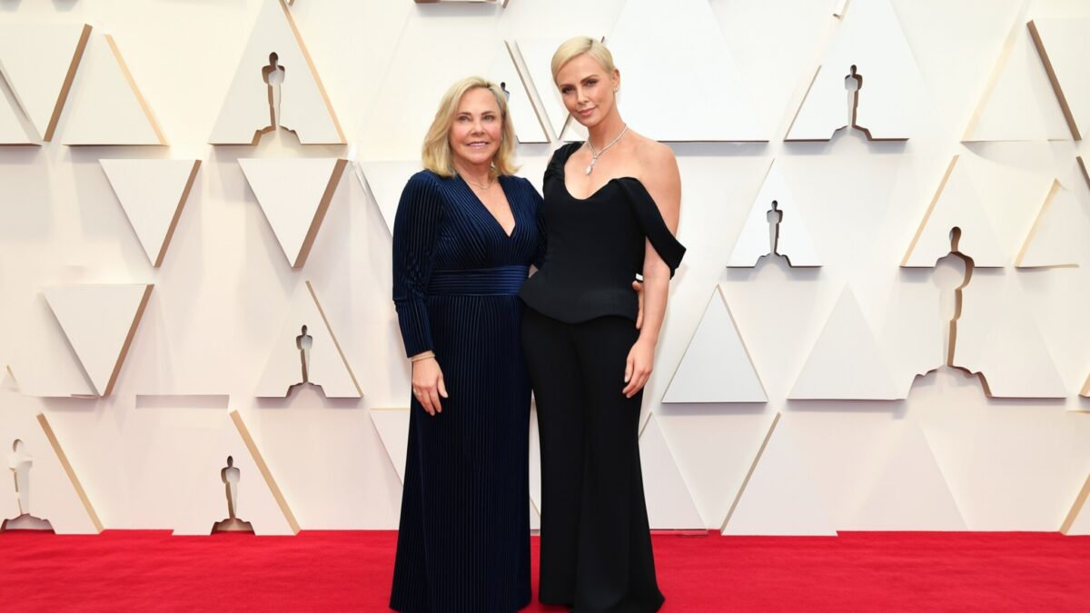 Charlize Theron povestește cum mama ei i-a ucis tatăl în 1991 pentru a o salva