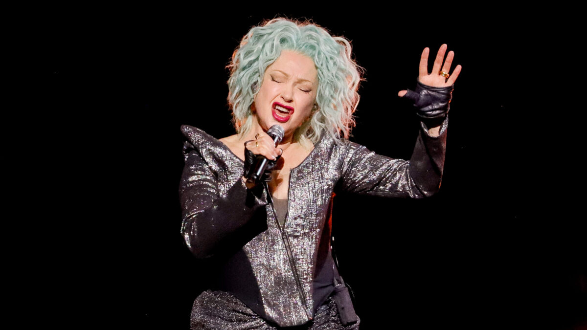 Cyndi Lauper, replică dură pentru un fan în Vegas – sunt din Brooklyn, cățea ce ești