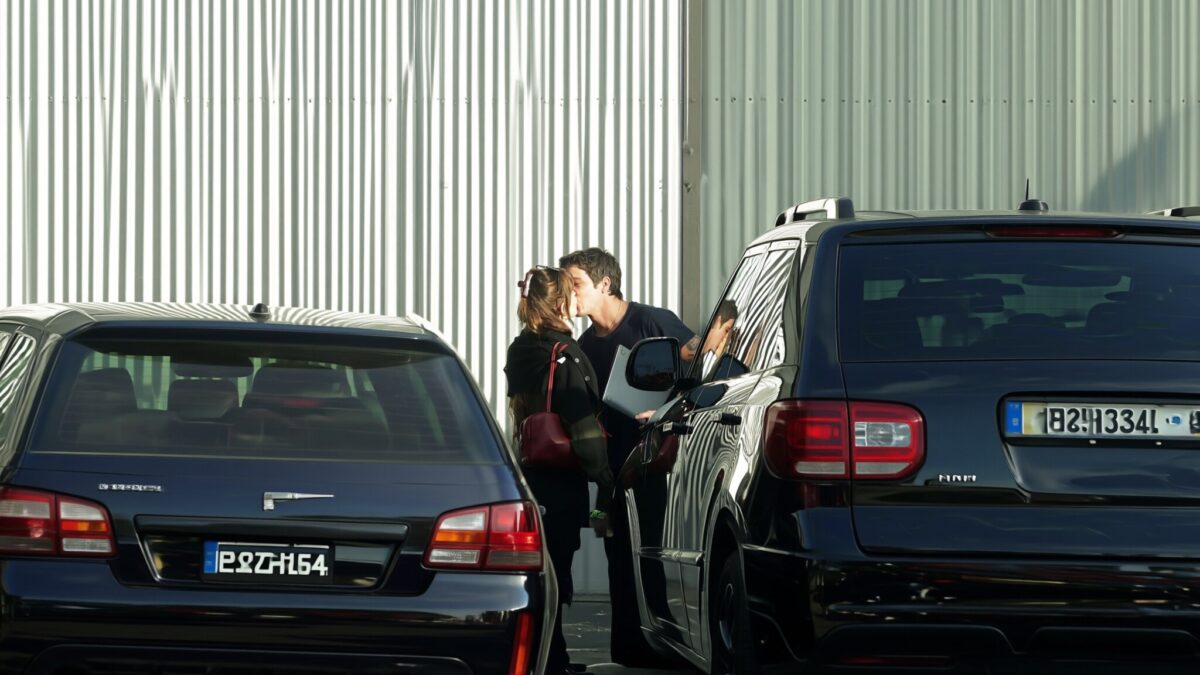 Dakota Johnson, sărut pasional cu noul iubit cu 8 ani mai tânăr