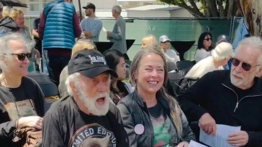 Actorul din Mary Poppins a implinit 100 de ani. Ce a fost surprins facand in public