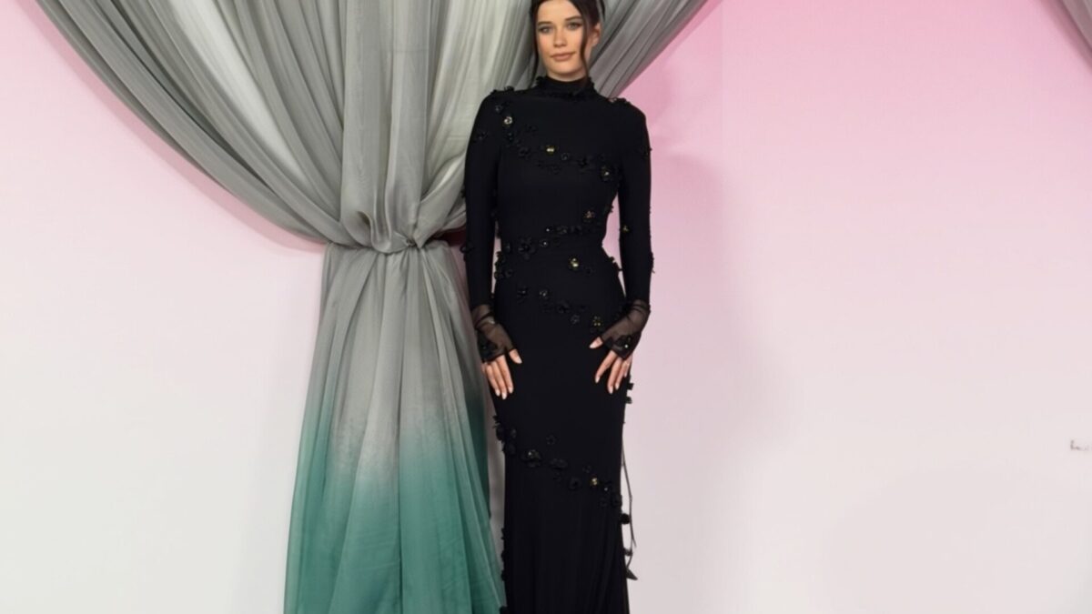 John Travolta a publicat o poză rară cu fiica sa de 26 de ani iar fanii au fost șocați