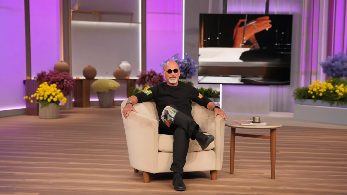 Howie Mandel regretă scuzele pentru Kelly Ripa după cearta de la 70 de ani