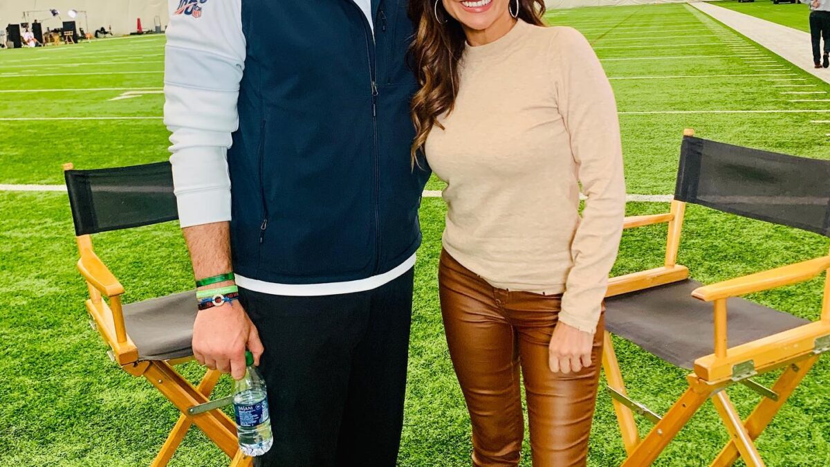 Antrenorul Mike Vrabel căsătorit de 25 de ani rupe tăcerea după pozele cu reporterița