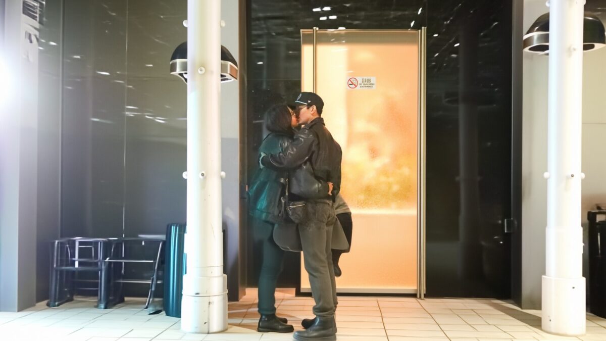 Jessica Alba, 44 de ani, sărut pătimaș cu noul iubit de 33 de ani în public