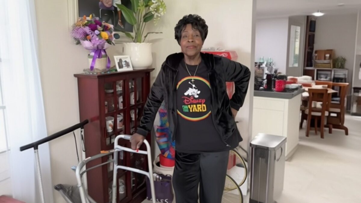 Jo Marie Payton la 75 de ani dezvăluie că nu a putut merge sau vorbi luni de zile