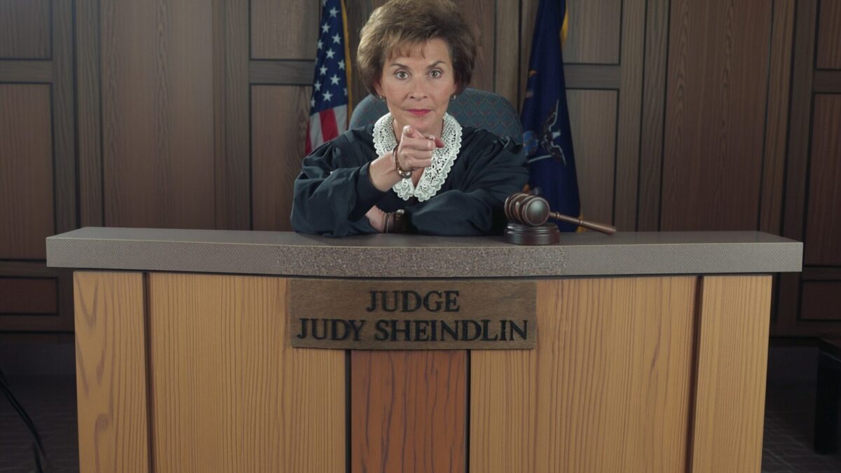 Sfatul exploziv al lui Judge Judy un pistol de calibrul .32 în loc de iubit