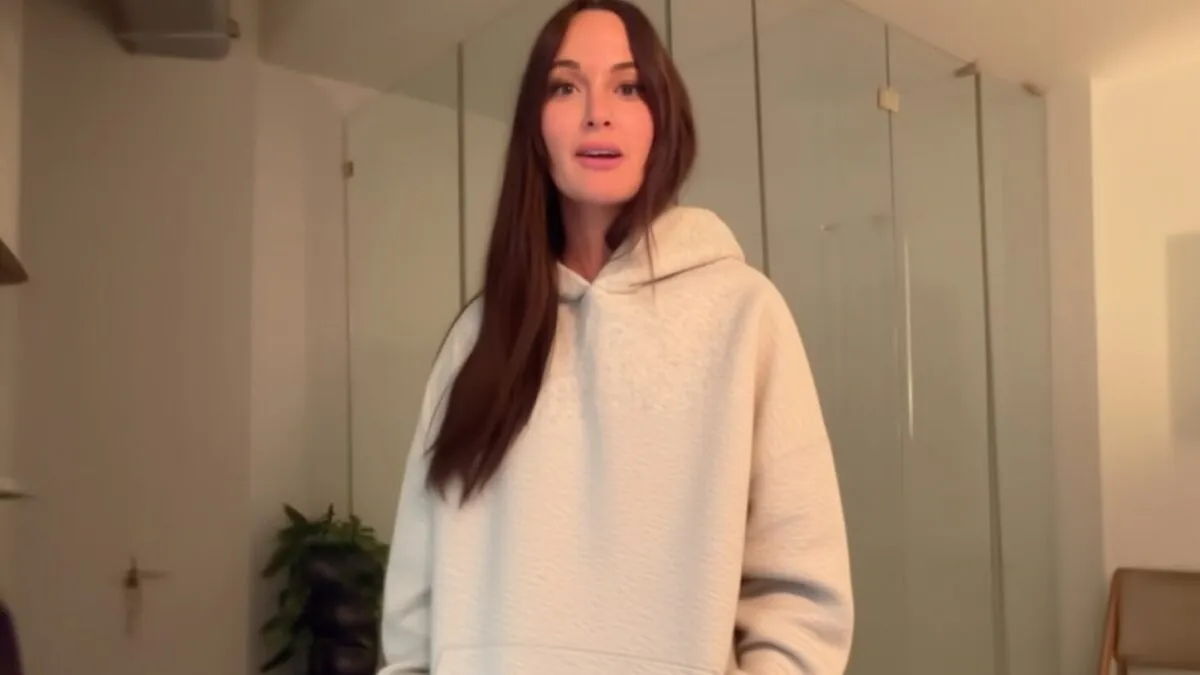 Kacey Musgraves a fost urmărită de 3 OZN-uri timp de 45 de minute în avion