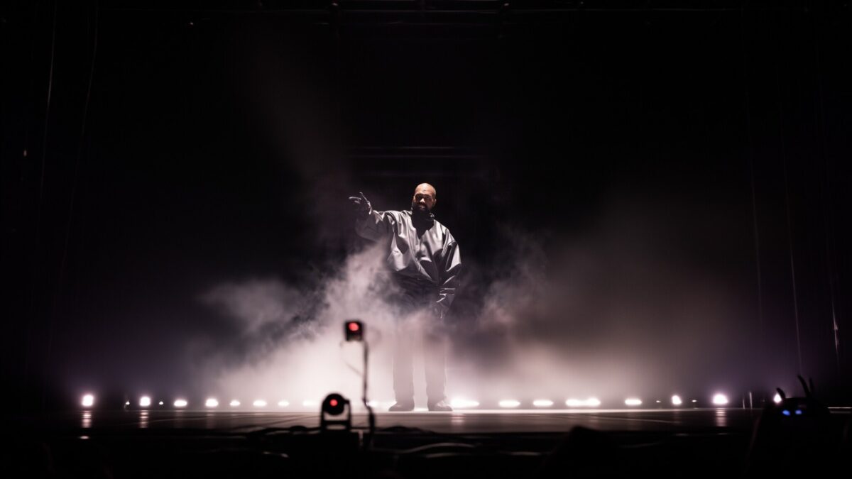 Kanye West își anulează concertul din Franța după ce oficialii au vrut să-l interzică