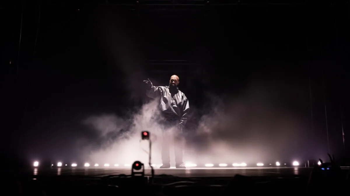Kanye West își anulează concertul din Franța după ce oficialii au vrut să-l interzică