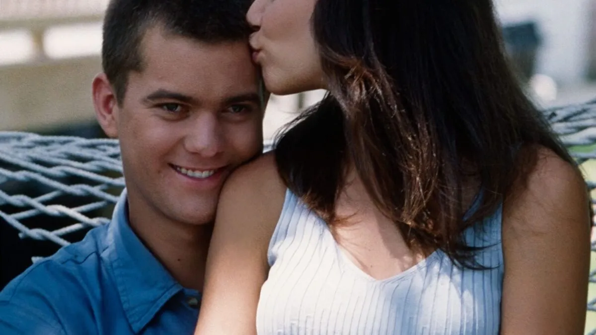Katie Holmes alimentează zvonurile despre relația cu Joshua Jackson cu un like