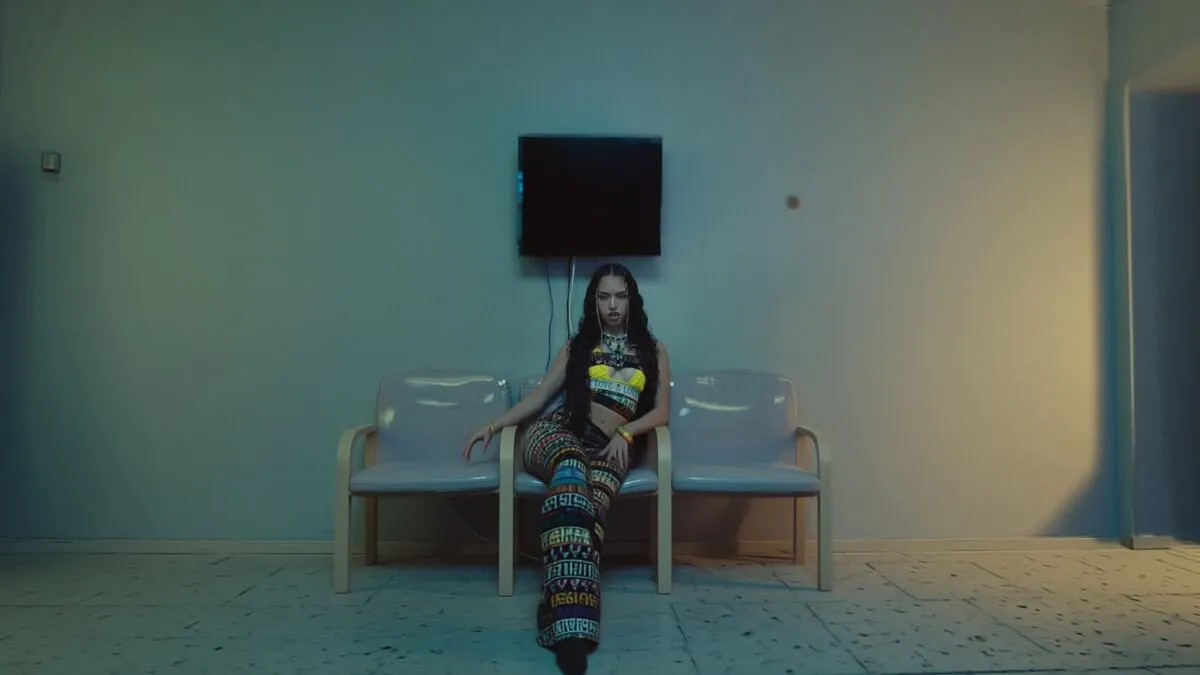 Katseye lansează videoclipul Pinky Up fără Manon cu doar 5 membre la Coachella