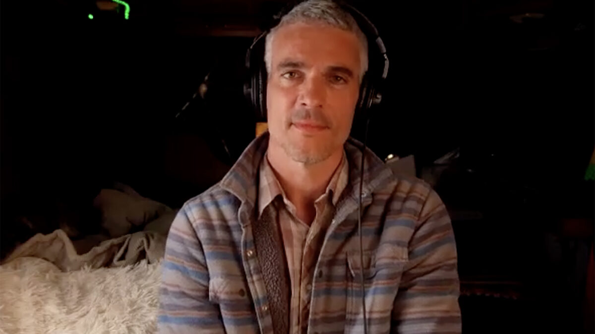 Modelul din clipul Teenage Dream o acuză pe Katy Perry că i-a expus penisul