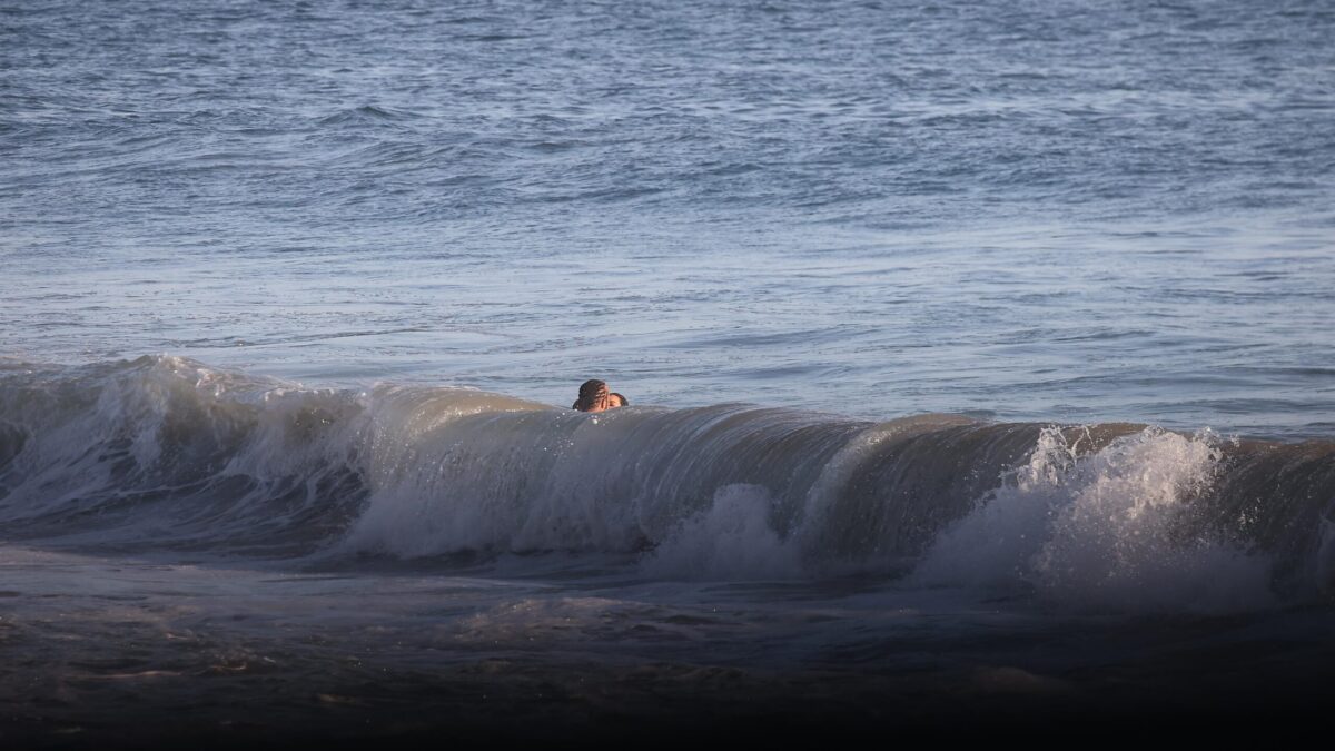 Lewis Hamilton, gesturi îndrăznețe cu Kim Kardashian, 45 de ani, pe plaja din Malibu