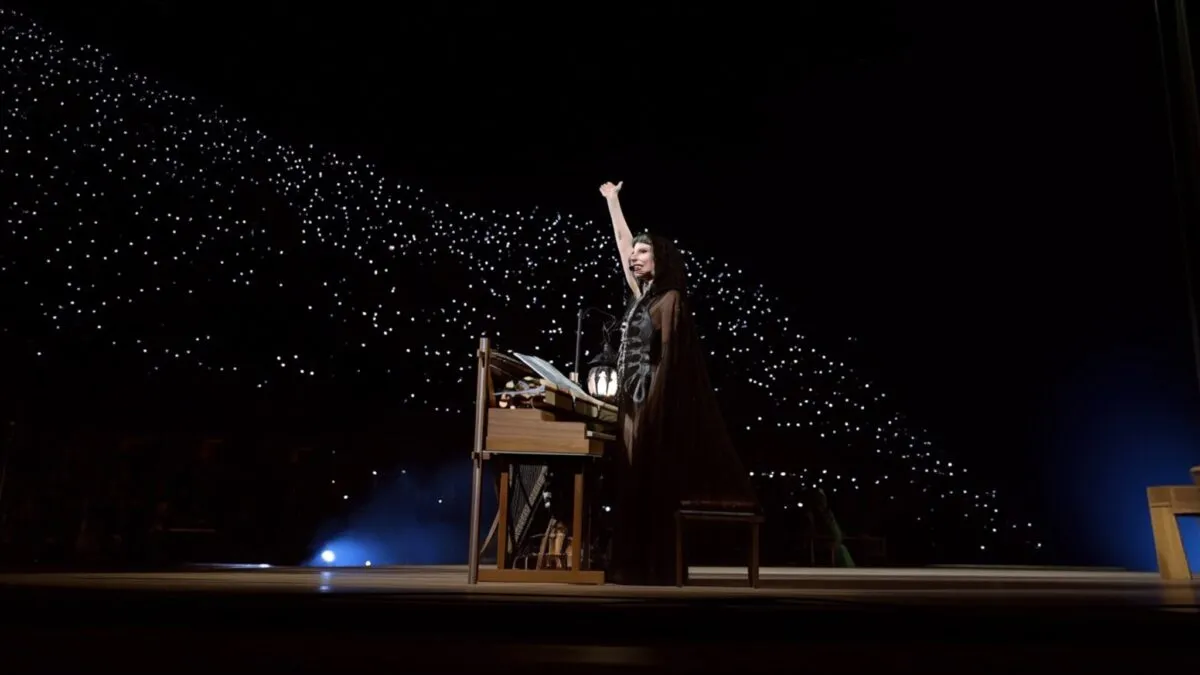 Lady Gaga încheie turneul Mayhem cu o dedicație pentru logodnicul ei după 150 de show-uri