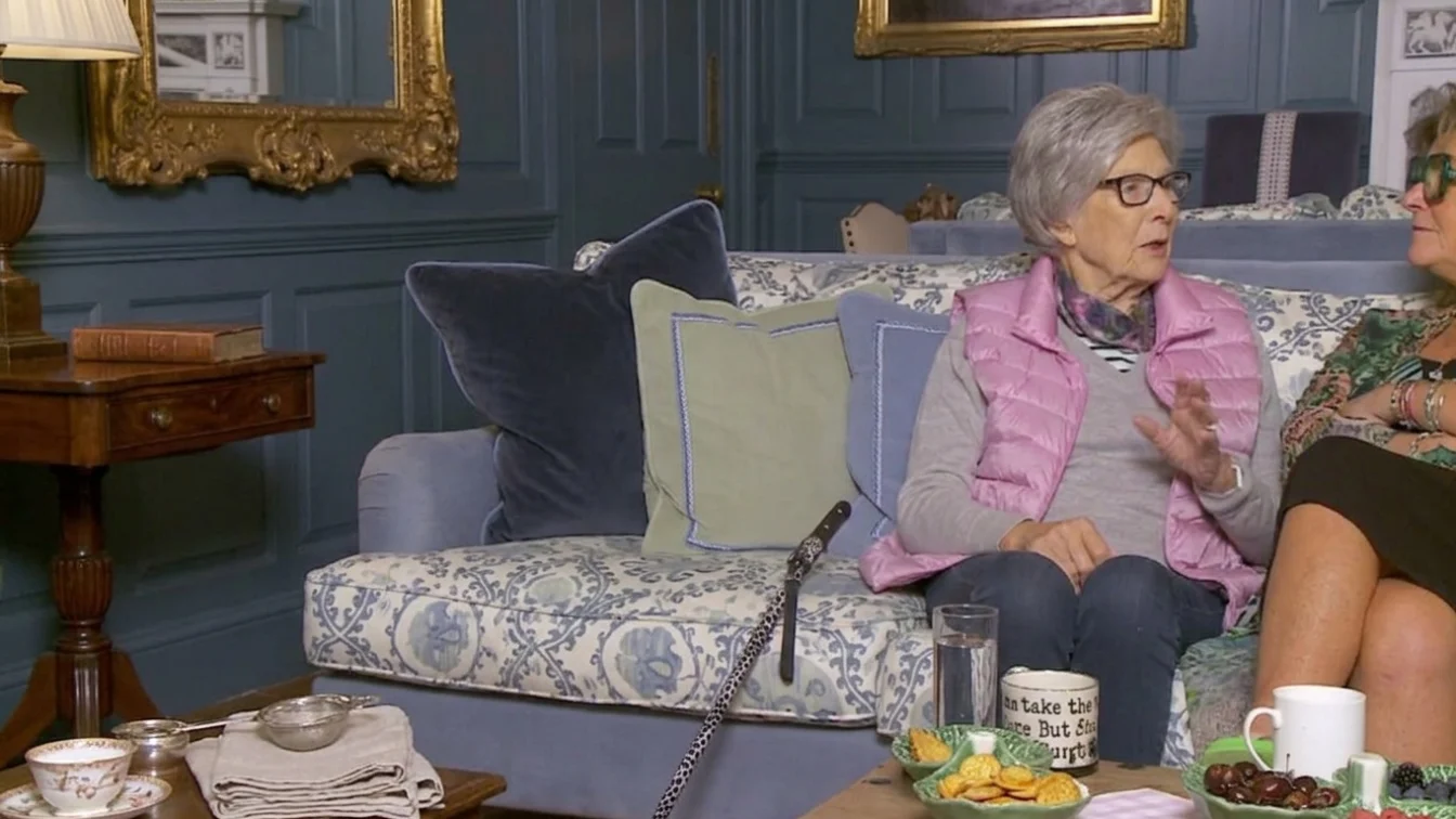 Sara and Lara are newcomers to Gogglebox