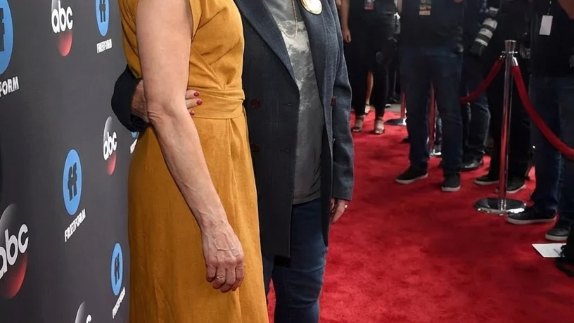 Laurie Metcalf and Roseanne Barr posing on a red carpet.