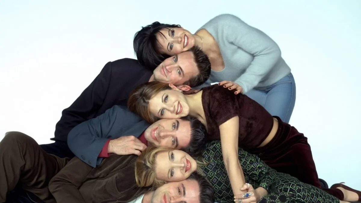 Lisa Kudrow dezvăluie că era numită al șaselea prieten din serialul Friends